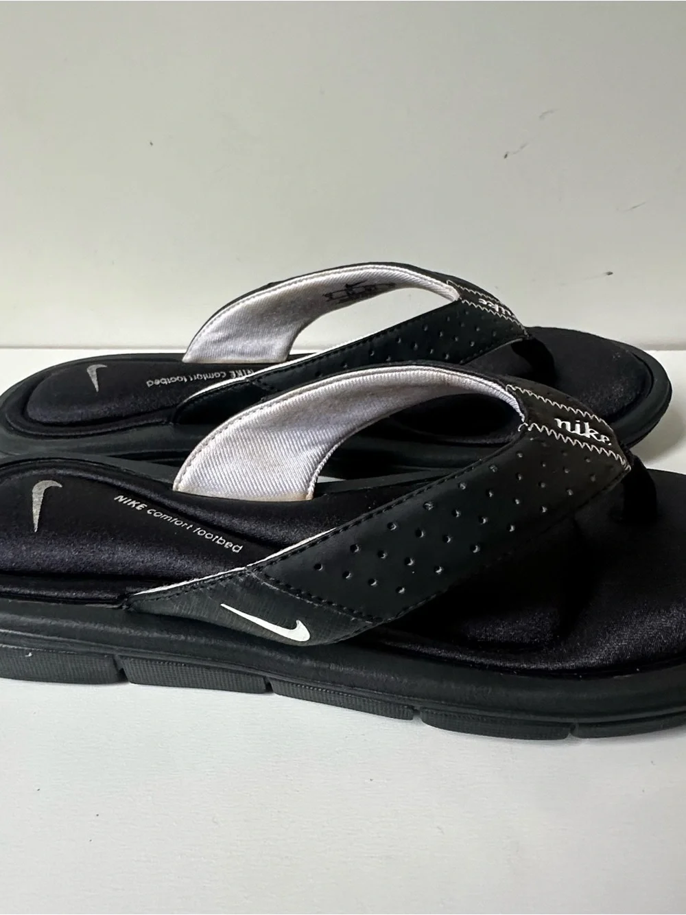 Nike Comfort Footbed Thong Sandals Flip Flops Black Women’s Size 9 US / 40.5 EUR